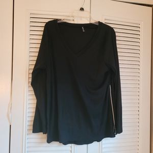 NWOT black V neck tunic